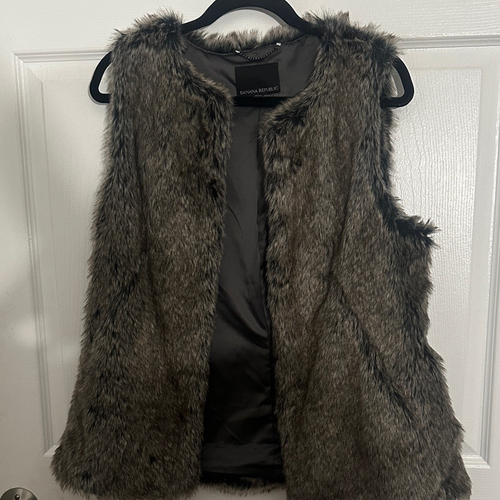 Banana Republic Faux Fur Vest in Gray